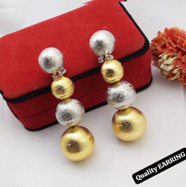 Stylish Gold Drop Earrings for Women – Elegant Leaf-Inspired Design