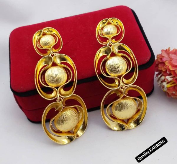 Royal Radiance Drop Earrings