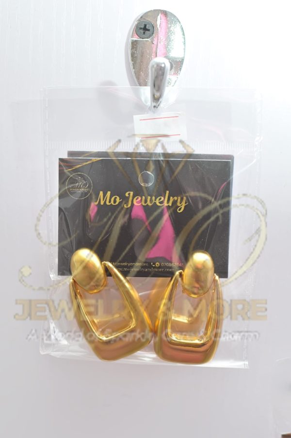 MO  Earrings M14